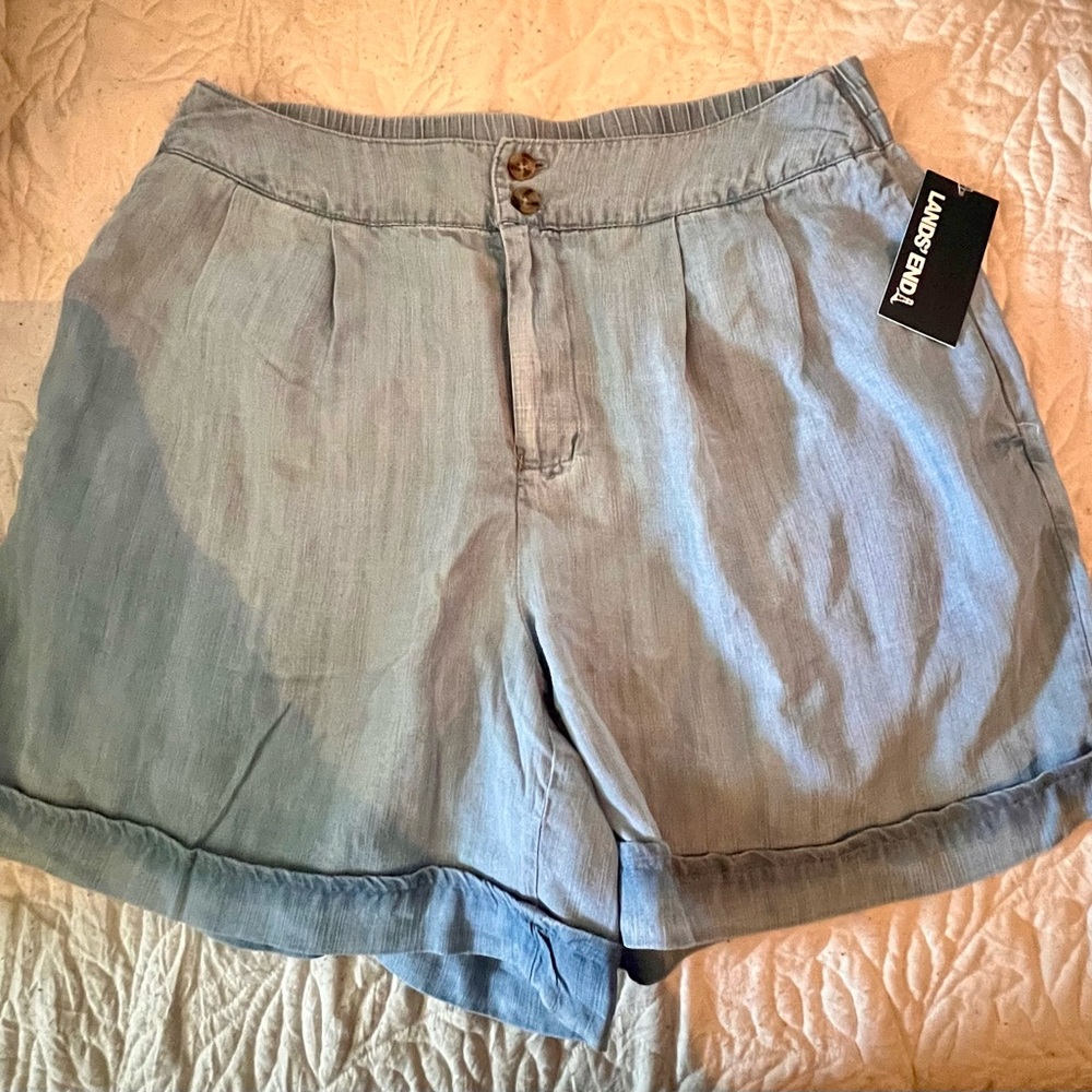 Women’s Lands’ End medium chambray shorts